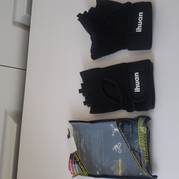 Ihuan Sports Gloves Black Size S/M NWOT - Picture 2 of 4